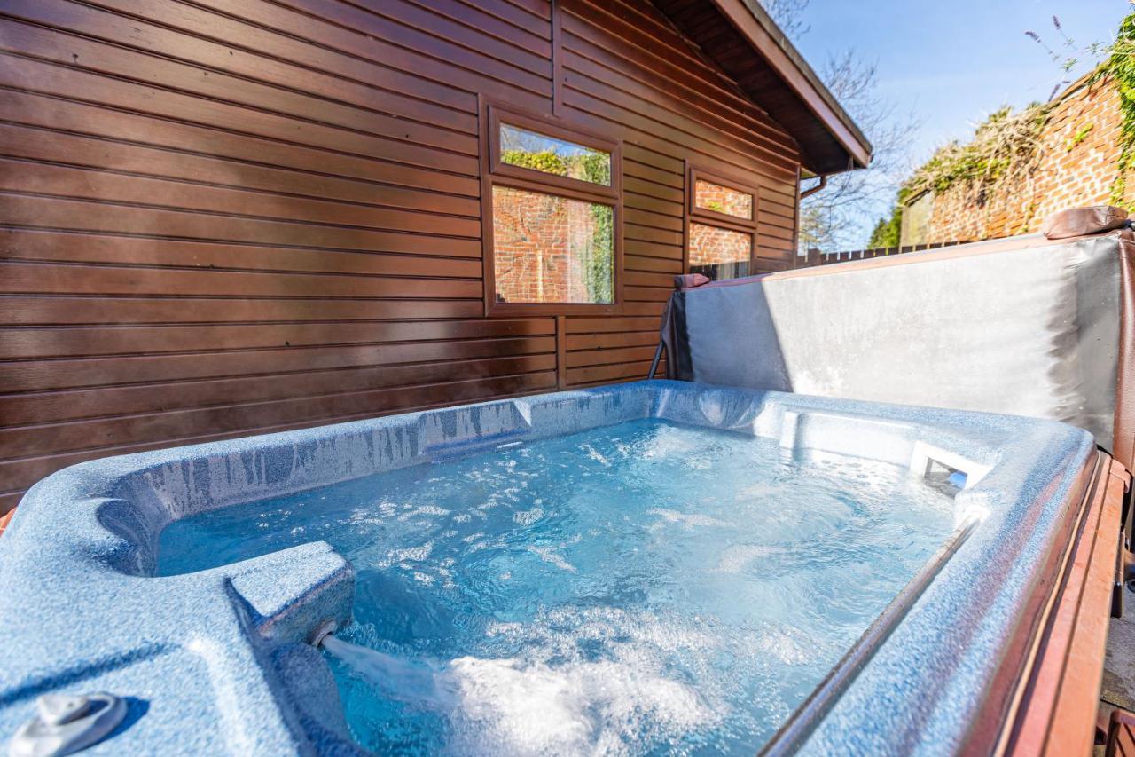 Bluebell Lodge 7 With Hot Tub Newton Stewart Exterior photo