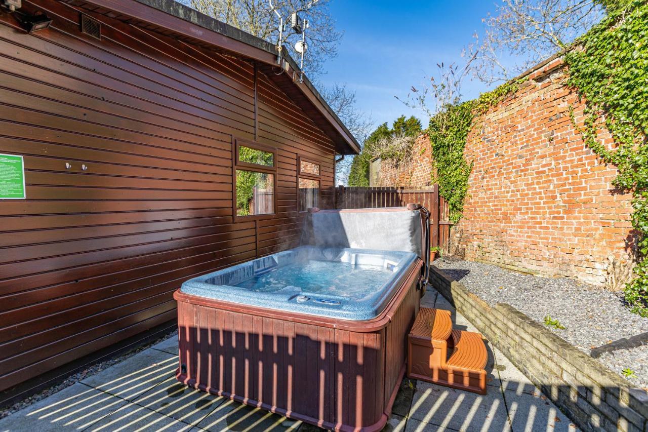Bluebell Lodge 7 With Hot Tub Newton Stewart Exterior photo