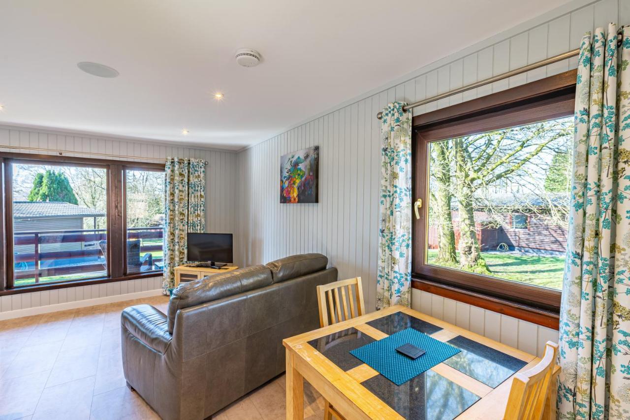 Bluebell Lodge 7 With Hot Tub Newton Stewart Exterior photo